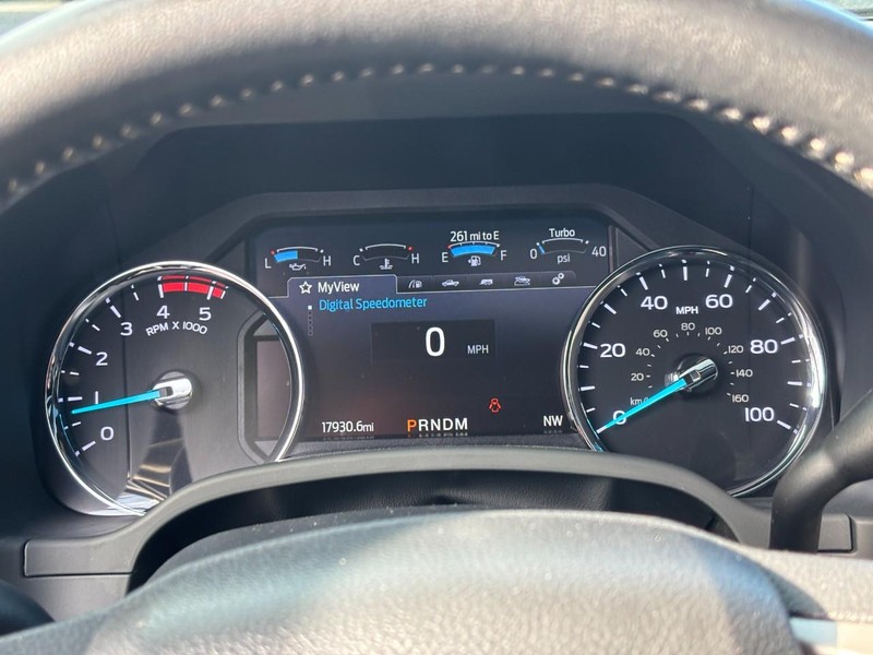 Ford Super Duty F-250 SRW Vehicle Full-screen Gallery Image 19