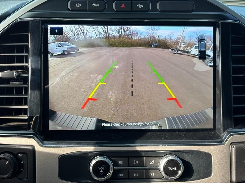 Ford Super Duty F-250 SRW Vehicle Full-screen Gallery Image 21