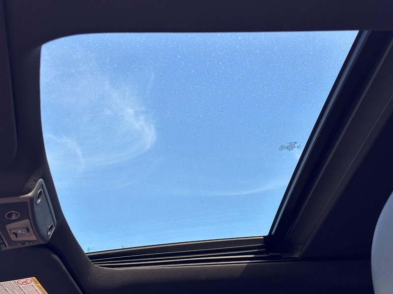 Ford Super Duty F-250 SRW Vehicle Full-screen Gallery Image 27