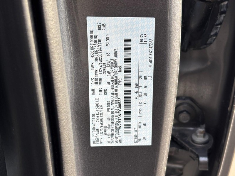 Ford Super Duty F-250 SRW Vehicle Full-screen Gallery Image 28