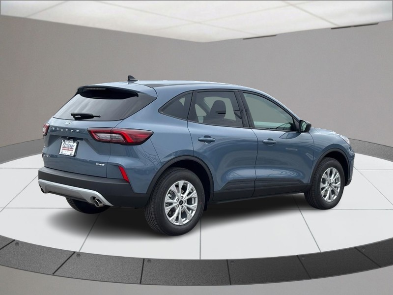 Ford Escape Vehicle Full-screen Gallery Image 03