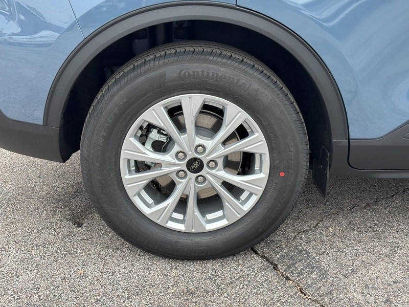 Ford Escape Vehicle Full-screen Gallery Image 04