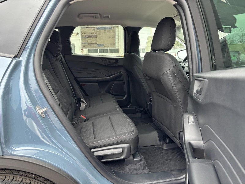 Ford Escape Vehicle Full-screen Gallery Image 05