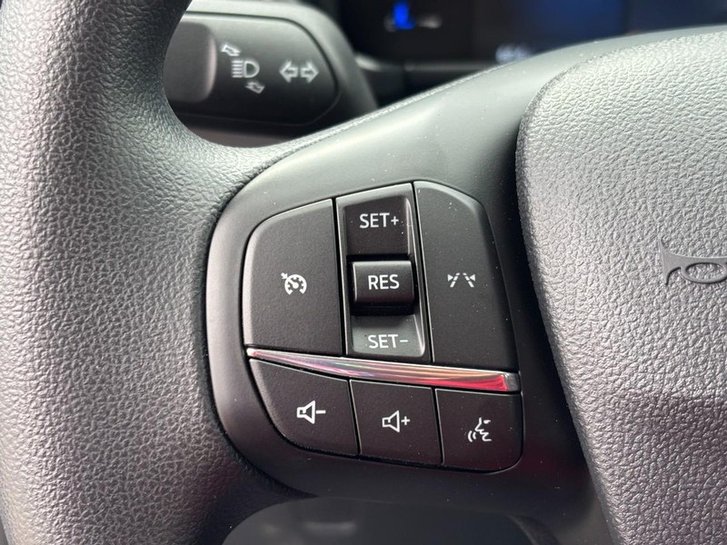 Ford Escape Vehicle Full-screen Gallery Image 11