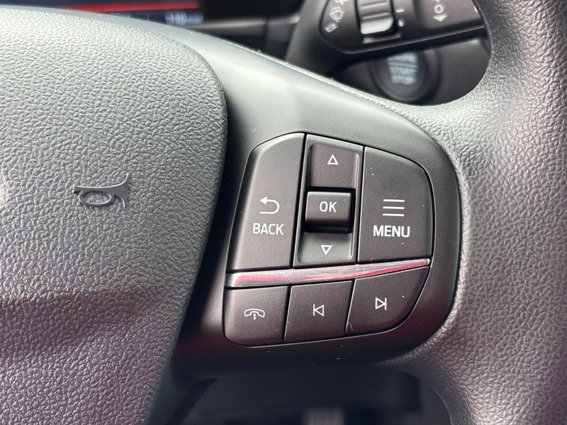 Ford Escape Vehicle Full-screen Gallery Image 12