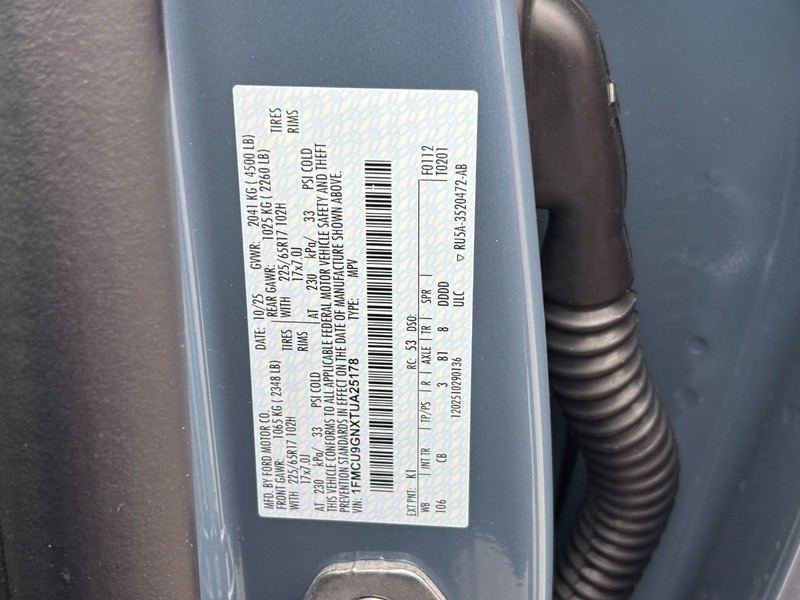 Ford Escape Vehicle Full-screen Gallery Image 20