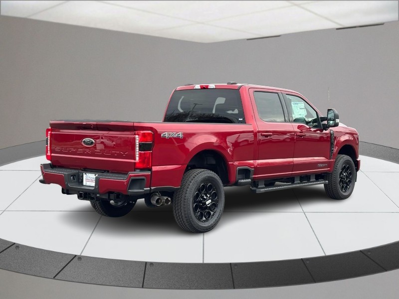 Ford Super Duty F-350 SRW Vehicle Full-screen Gallery Image 03