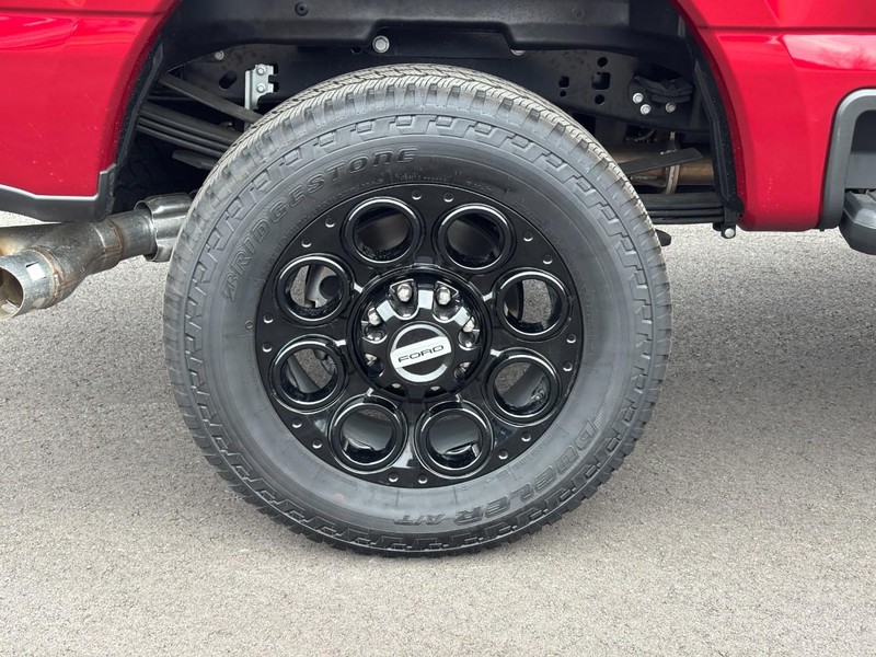 Ford Super Duty F-350 SRW Vehicle Full-screen Gallery Image 04