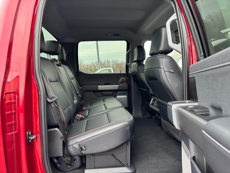 Ford Super Duty F-350 SRW Vehicle Full-screen Gallery Image 05