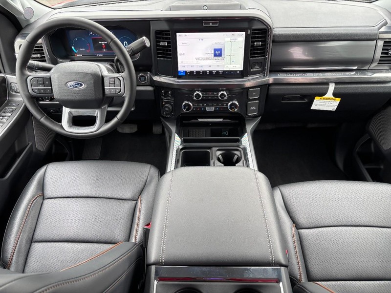 Ford Super Duty F-350 SRW Vehicle Full-screen Gallery Image 06