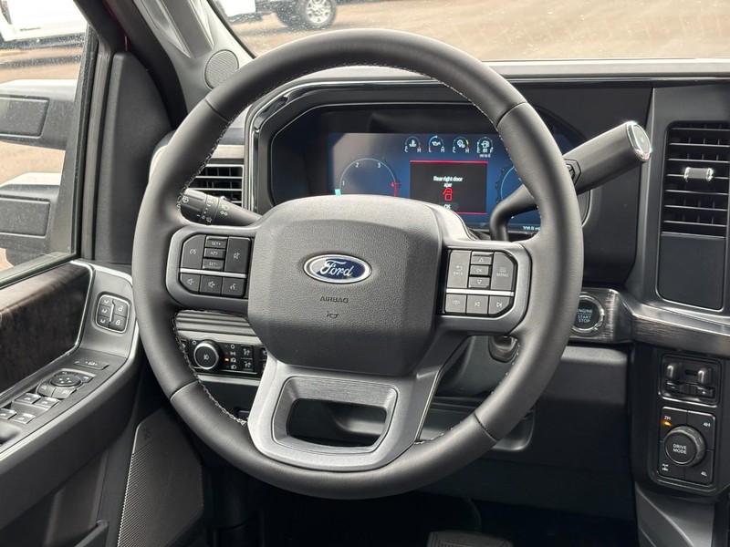 Ford Super Duty F-350 SRW Vehicle Full-screen Gallery Image 07