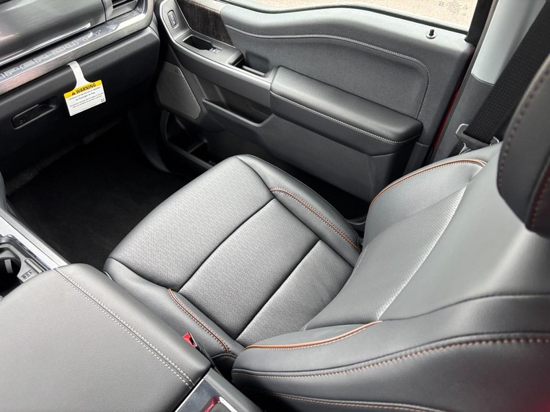 Ford Super Duty F-350 SRW Vehicle Full-screen Gallery Image 09