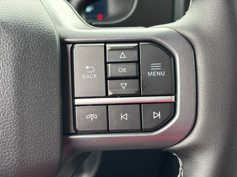 Ford Super Duty F-350 SRW Vehicle Full-screen Gallery Image 12