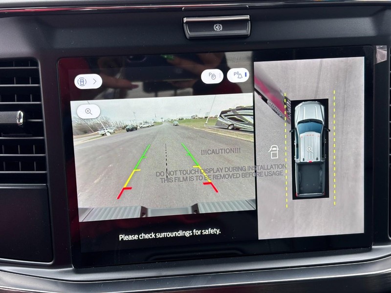 Ford Super Duty F-350 SRW Vehicle Full-screen Gallery Image 15