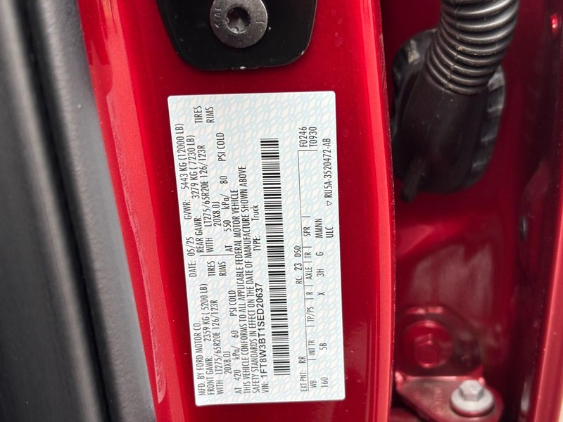 Ford Super Duty F-350 SRW Vehicle Full-screen Gallery Image 20