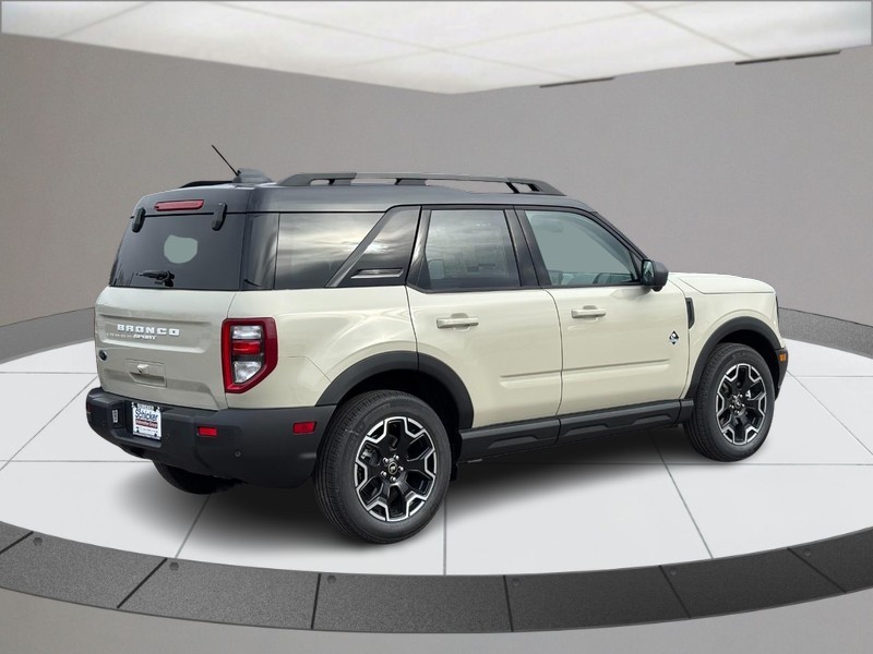 Ford Bronco Sport Vehicle Full-screen Gallery Image 03