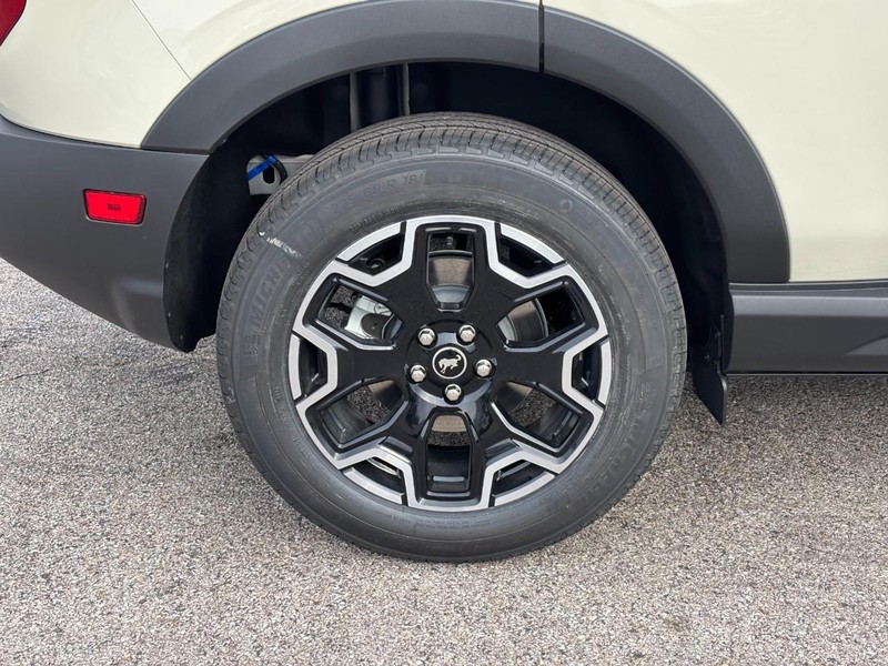 Ford Bronco Sport Vehicle Full-screen Gallery Image 04