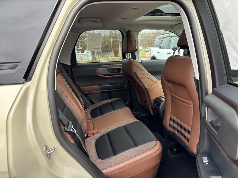 Ford Bronco Sport Vehicle Full-screen Gallery Image 05