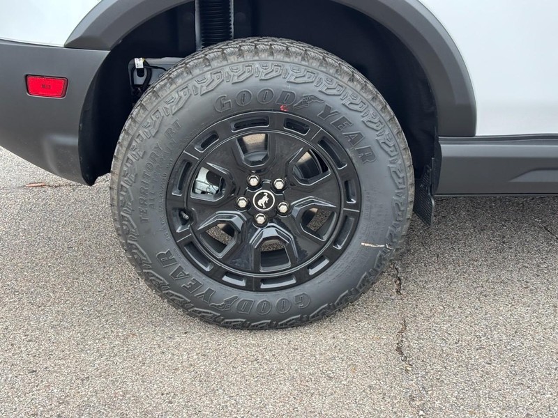 Ford Bronco Sport Vehicle Full-screen Gallery Image 04