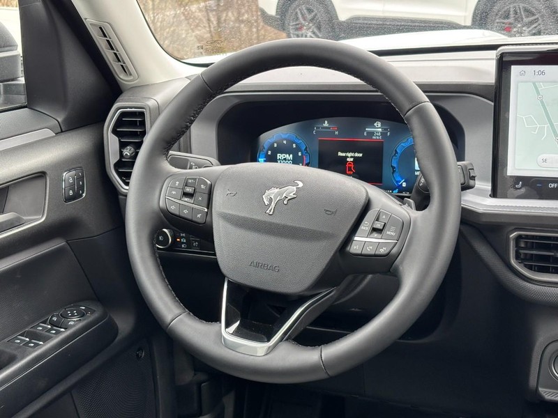 Ford Bronco Sport Vehicle Full-screen Gallery Image 07