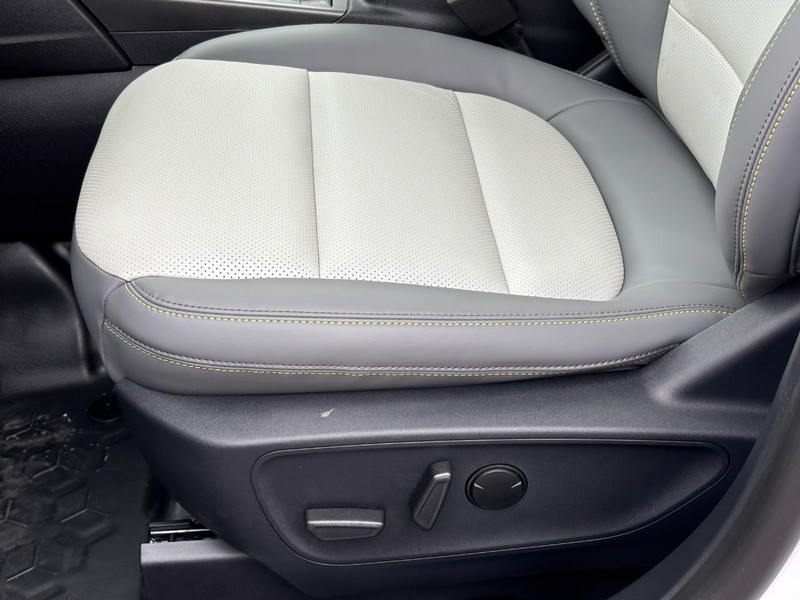 Ford Bronco Sport Vehicle Full-screen Gallery Image 21