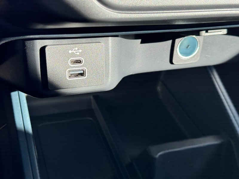 Ford Maverick Vehicle Full-screen Gallery Image 14