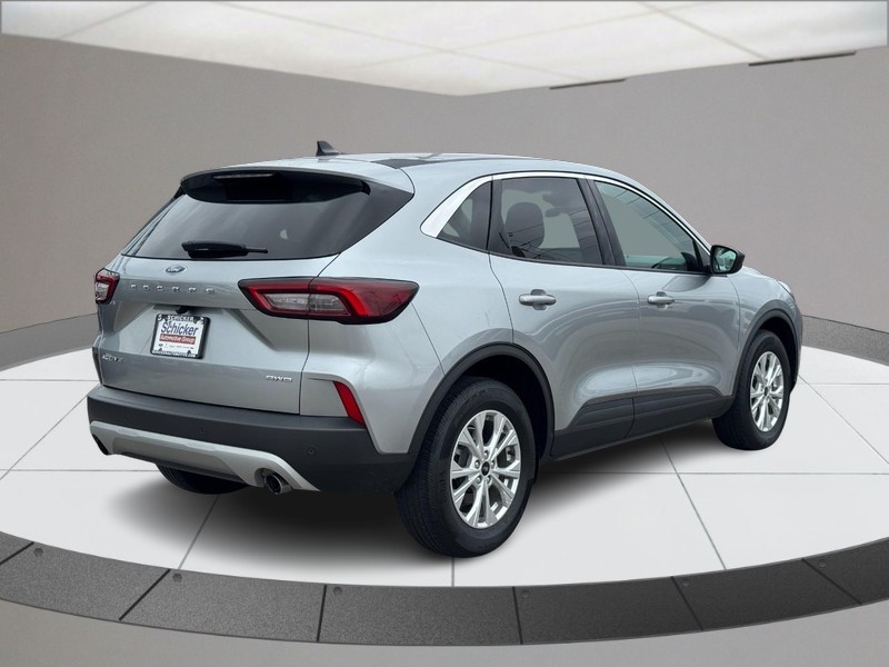 Ford Escape Vehicle Full-screen Gallery Image 03