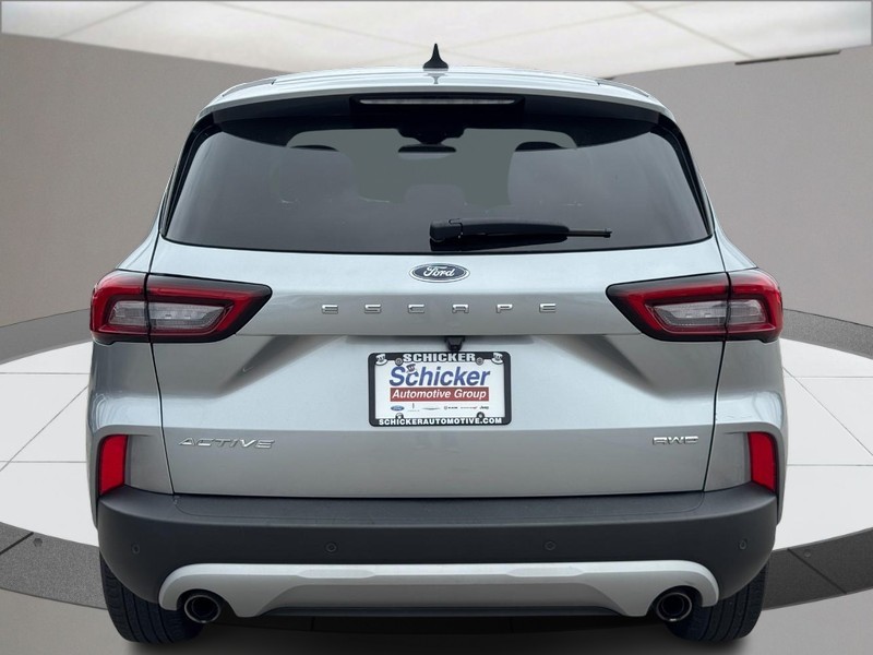 Ford Escape Vehicle Full-screen Gallery Image 04