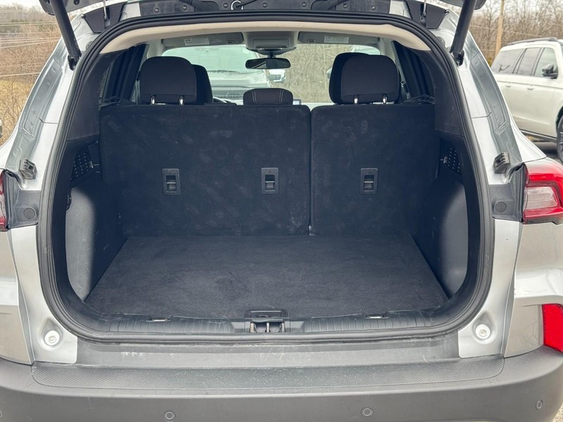 Ford Escape Vehicle Full-screen Gallery Image 05