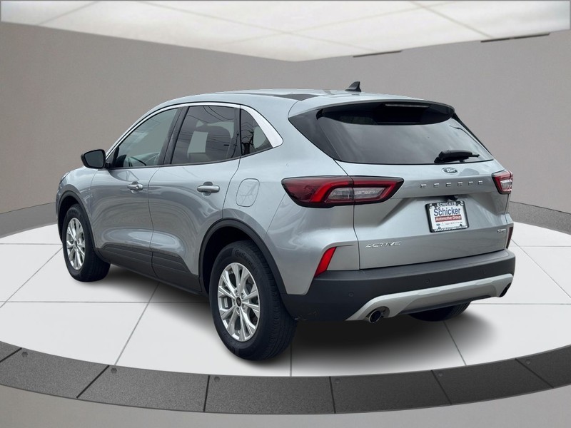 Ford Escape Vehicle Full-screen Gallery Image 06