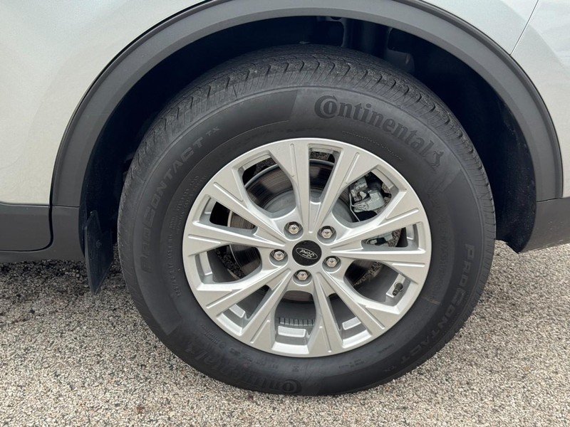 Ford Escape Vehicle Full-screen Gallery Image 07