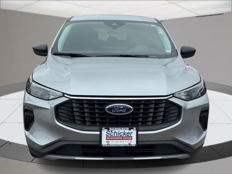 Ford Escape Vehicle Full-screen Gallery Image 09