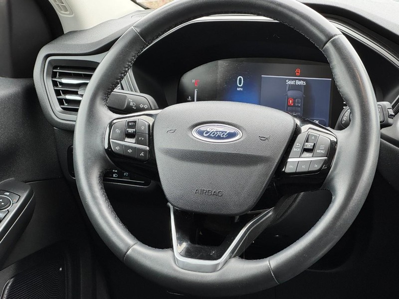 Ford Escape Vehicle Full-screen Gallery Image 12