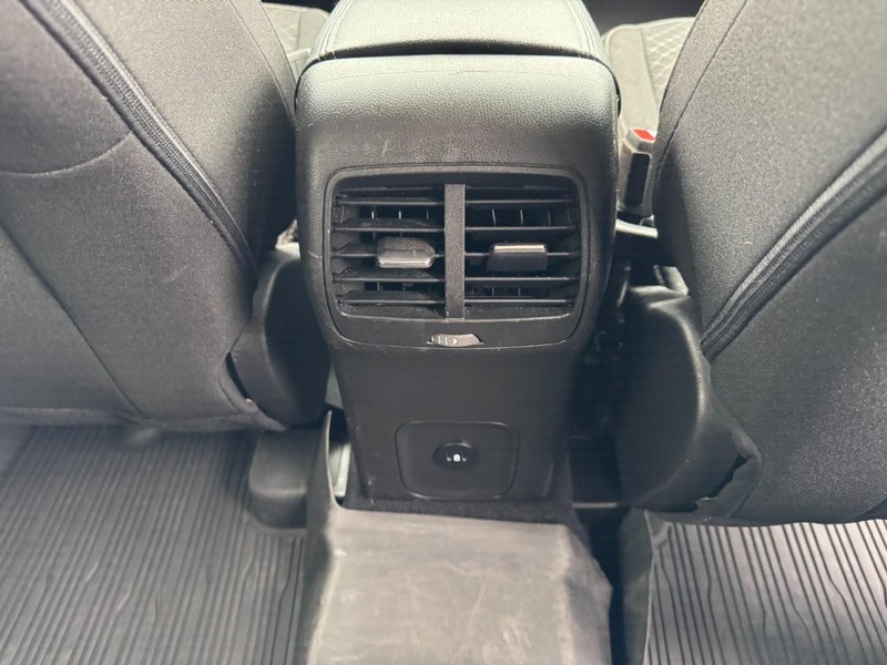 Ford Escape Vehicle Full-screen Gallery Image 16