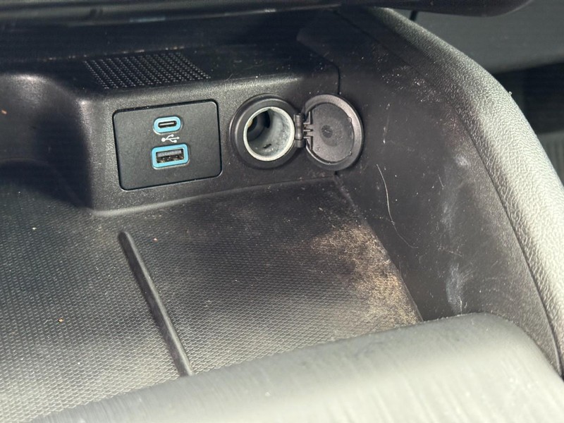 Ford Escape Vehicle Full-screen Gallery Image 22