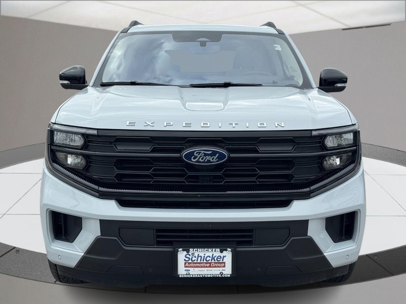 Ford Expedition Vehicle Full-screen Gallery Image 09