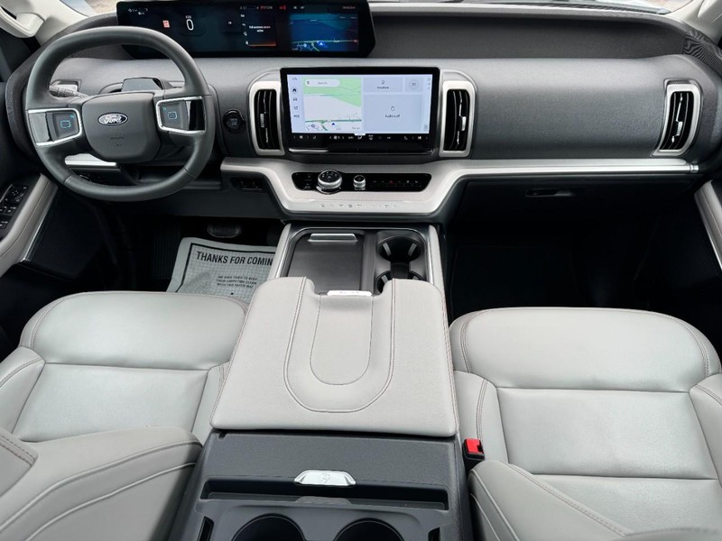 Ford Expedition Vehicle Full-screen Gallery Image 12