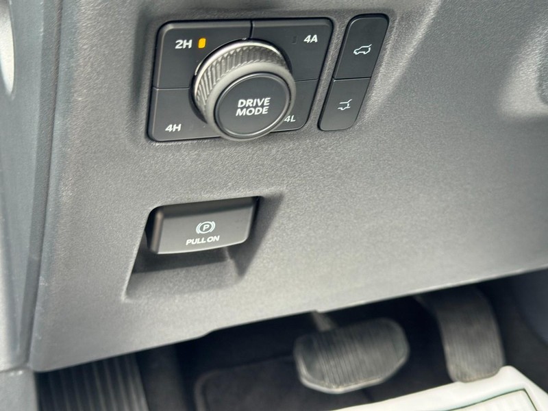 Ford Expedition Vehicle Full-screen Gallery Image 18