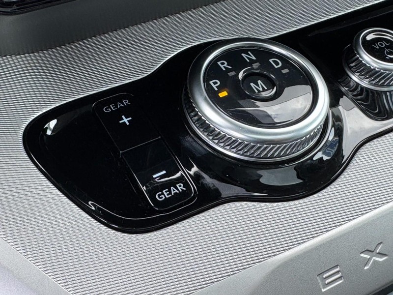 Ford Expedition Vehicle Full-screen Gallery Image 24