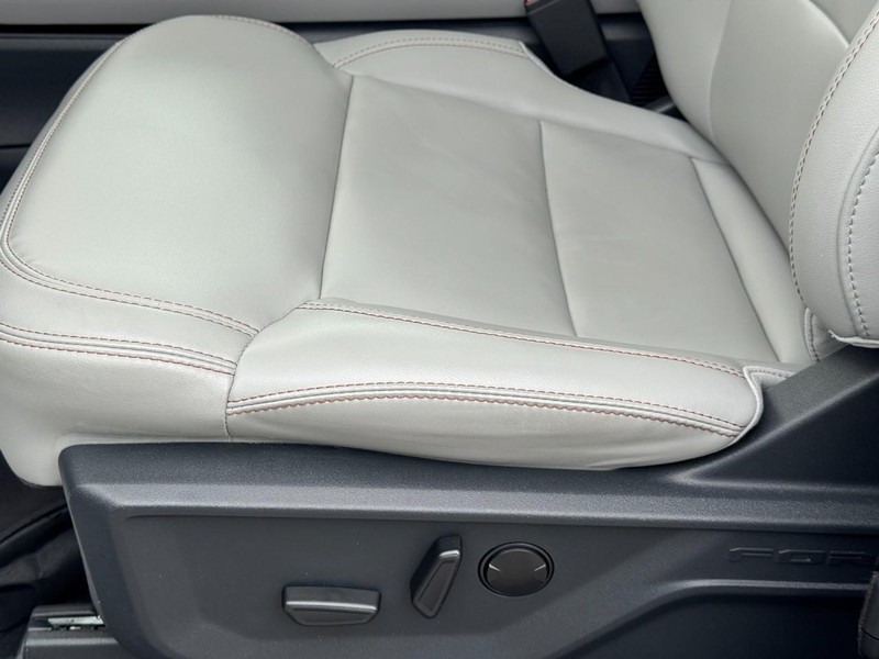 Ford Expedition Vehicle Full-screen Gallery Image 28