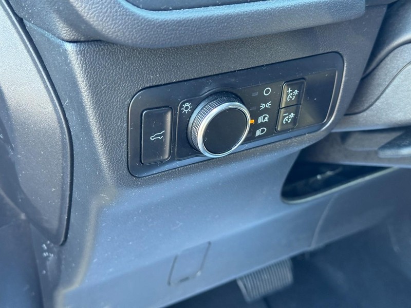 Ford Escape Vehicle Full-screen Gallery Image 17