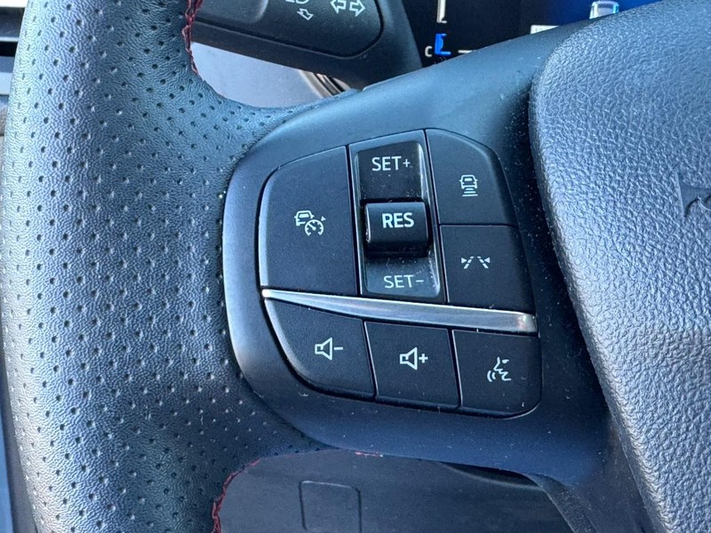 Ford Escape Vehicle Full-screen Gallery Image 18