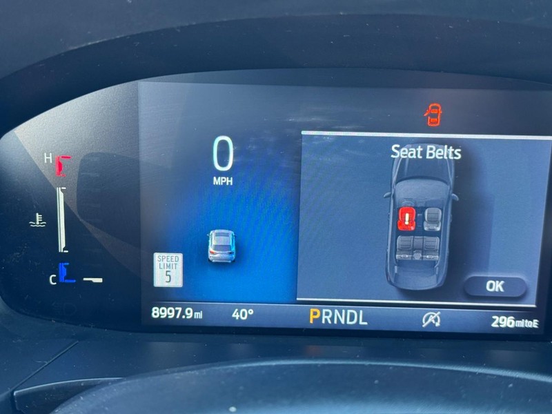 Ford Escape Vehicle Full-screen Gallery Image 20