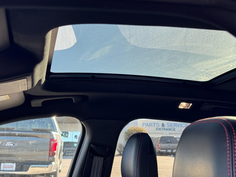 Ford Escape Vehicle Full-screen Gallery Image 24