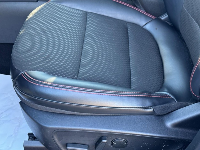 Ford Escape Vehicle Full-screen Gallery Image 25