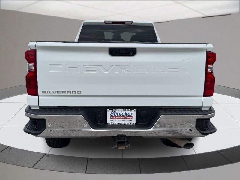 Chevrolet Silverado 3500HD Vehicle Full-screen Gallery Image 04