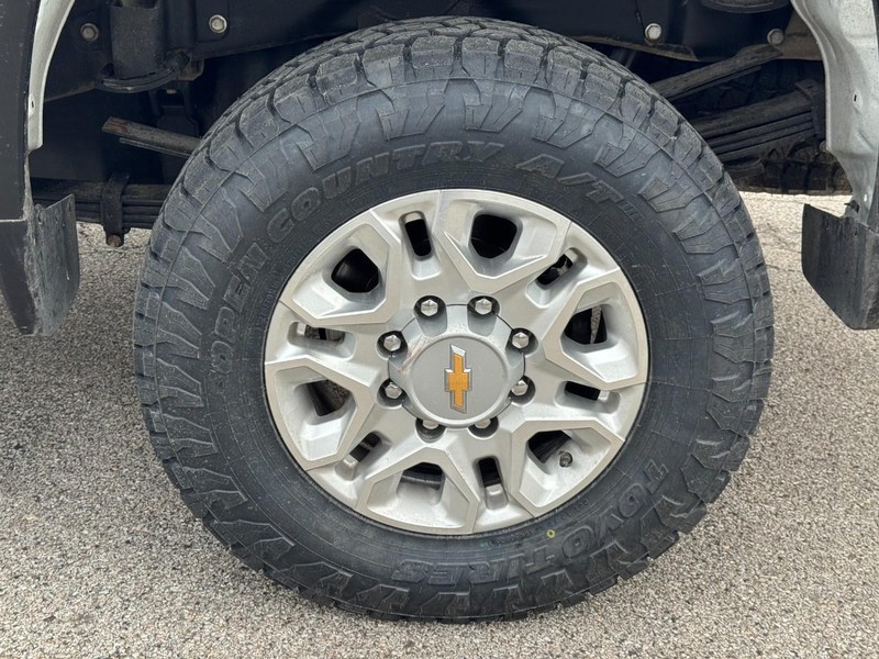 Chevrolet Silverado 3500HD Vehicle Full-screen Gallery Image 05