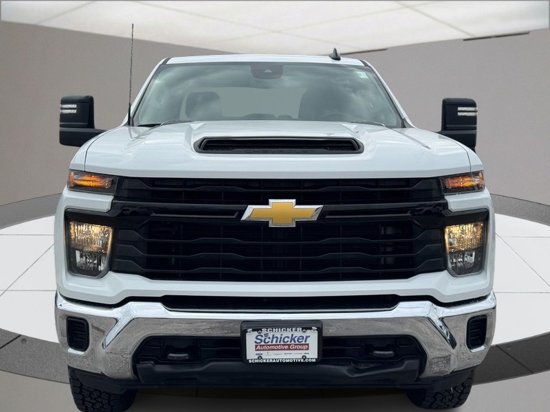 Chevrolet Silverado 3500HD Vehicle Full-screen Gallery Image 09
