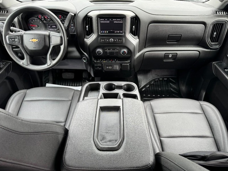 Chevrolet Silverado 3500HD Vehicle Full-screen Gallery Image 10