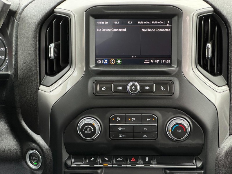 Chevrolet Silverado 3500HD Vehicle Full-screen Gallery Image 12